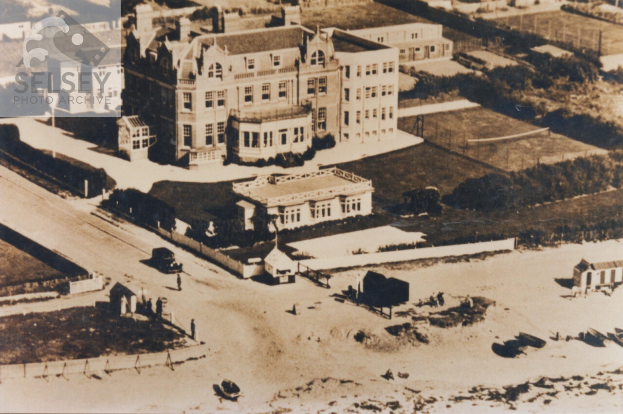 Marine Hotel - featured image