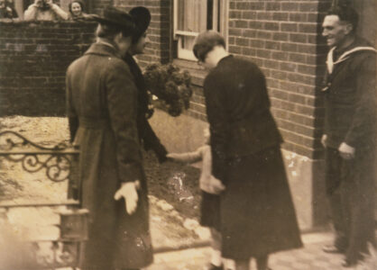 Queen Elizabeth (Queen Mother) visit to North Road Selsey - thumbnail image