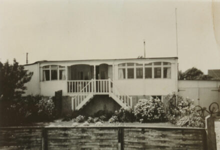 Railway carriage house - thumbnail image
