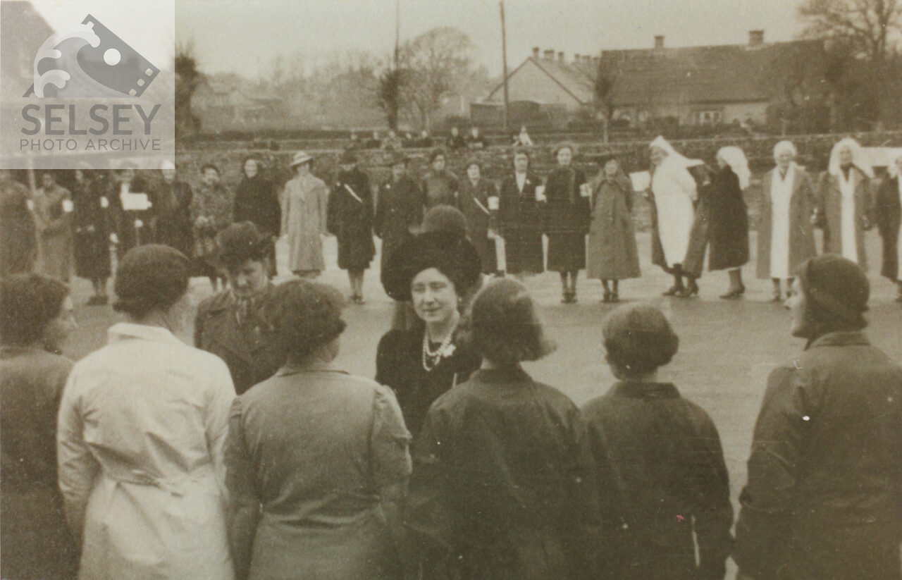Queen Elizabeth (wife of George VI) visiting evacuees - featured image