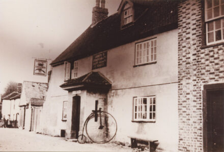 Siddlesham: Crab and Lobster pub - thumbnail image