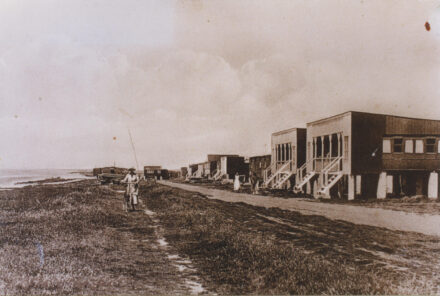 Converted railway carriage homes - thumbnail image