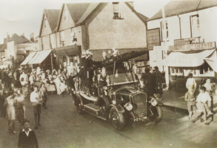 Fire Engine in parade - thumbnail image