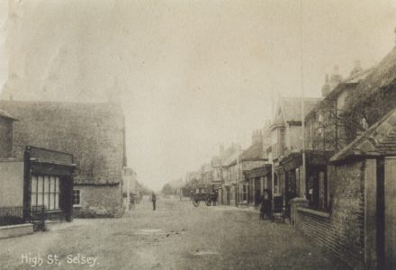 High Street looking south - thumbnail image