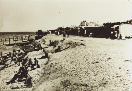 Beach front on west side - thumbnail image