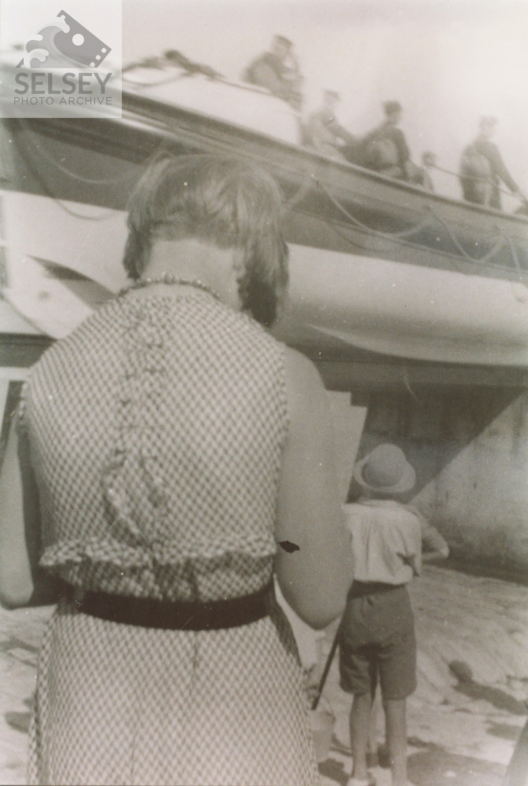 Old life boat - featured image
