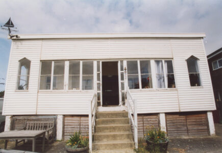 “The New Haven” converted railway carriage home - thumbnail image