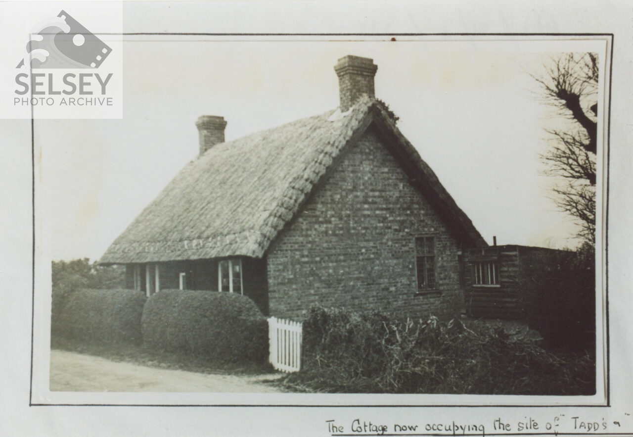 Thatched cottage - featured image