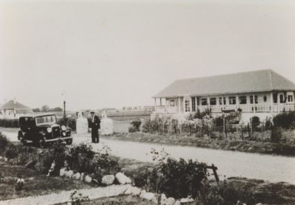 Selsey: Railway Carriage house - thumbnail image