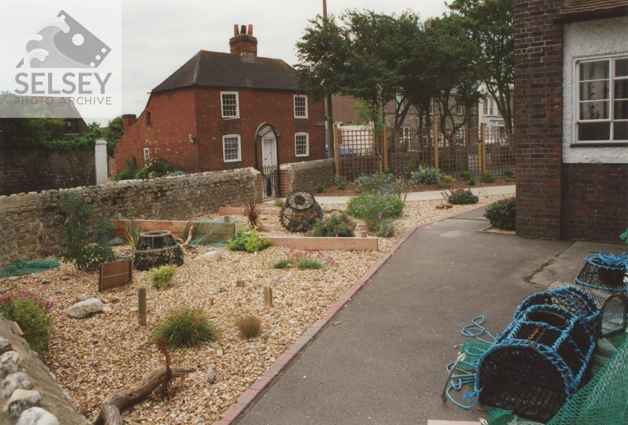Selsey: Medmerry School grounds - featured image