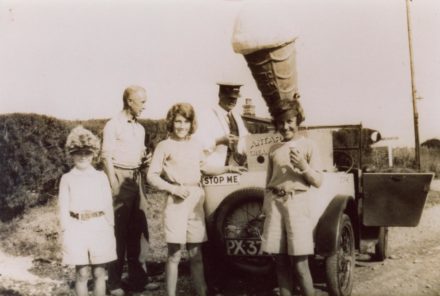 Selsey: Ice cream van - thumbnail image