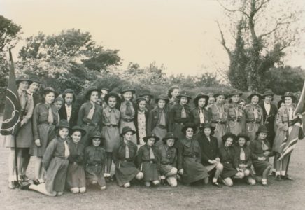 Selsey: Girl Guide Troupe group photo - thumbnail image